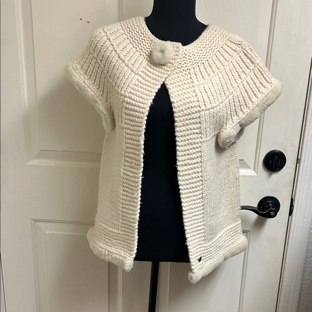 UGG Australia One Size Cream Knit Cardigan, Fits a Small, 58% Wool, EUC